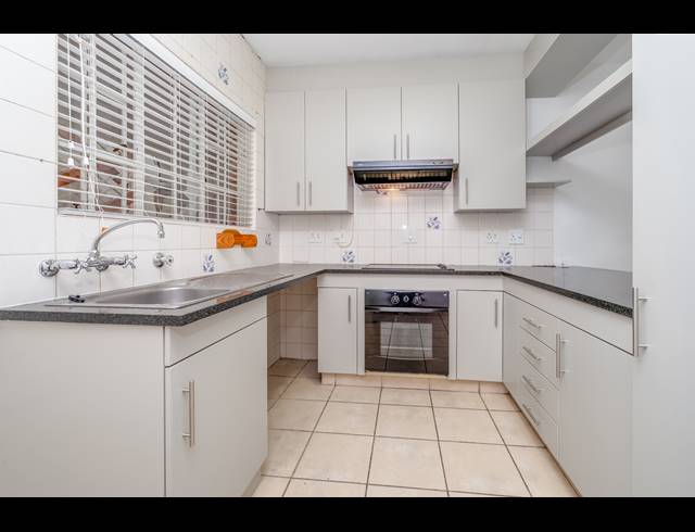 1 BEDROOM RETIREMENT UNIT FOR SALE IN BRYANSTON